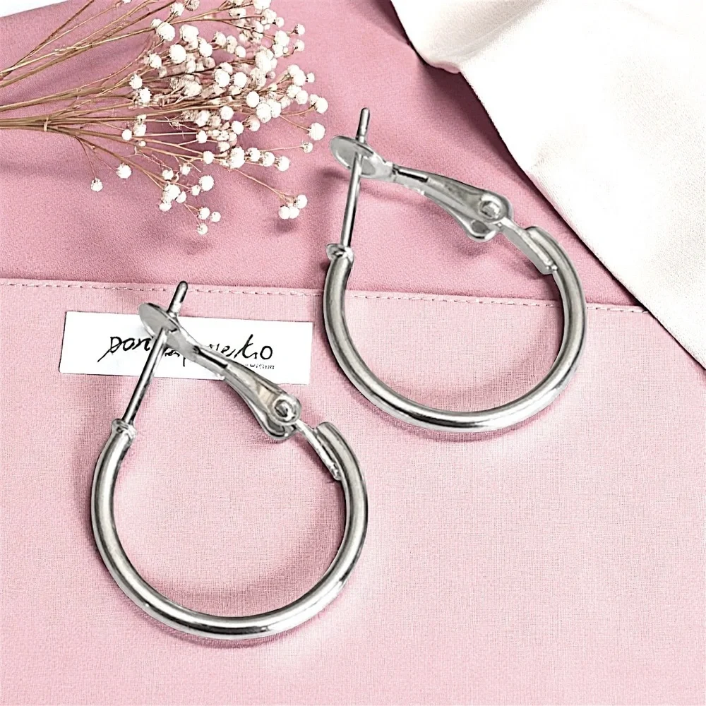 5 For $25💫Chic Small Silver Wire Minimalist Hoops